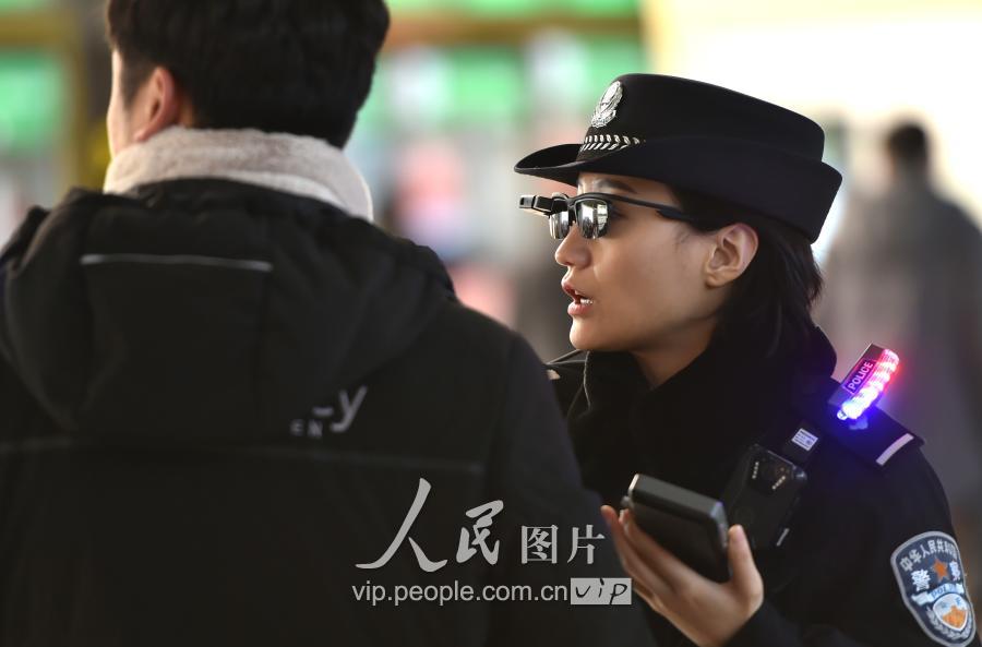 smart glass police zhengzhou railway station 03